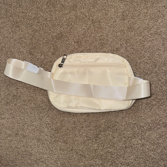 NWOT | chest bag/Fanny pack | cream color - Picture 2 of 6